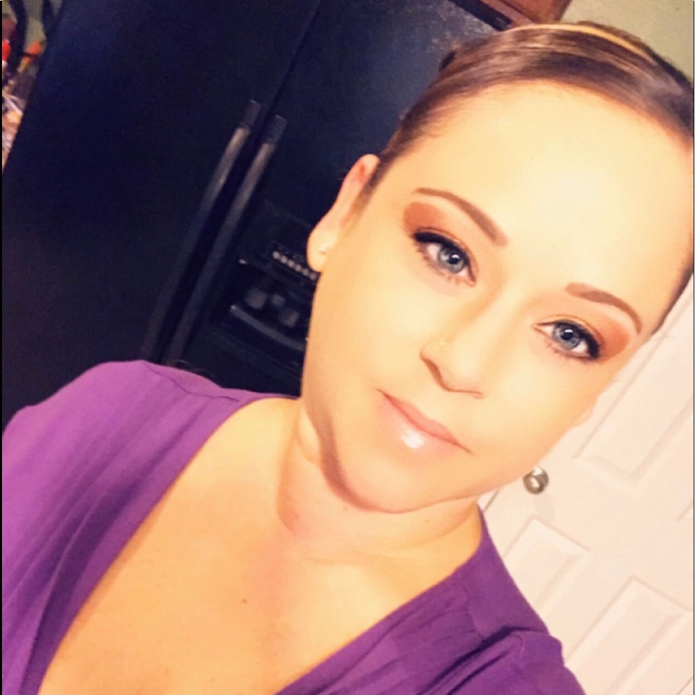 Meet your Posher, Crystal